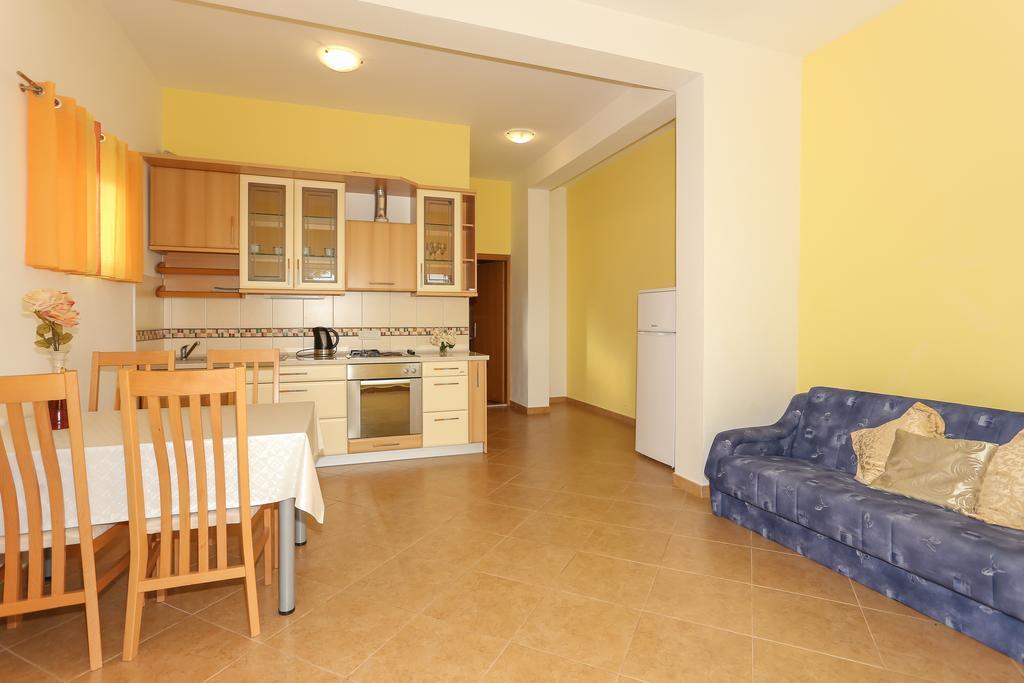Apartments Meri Сегет-Враница Экстерьер фото