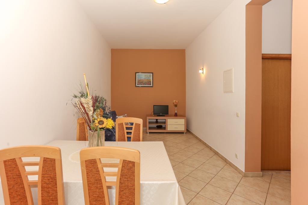 Apartments Meri Сегет-Враница Экстерьер фото