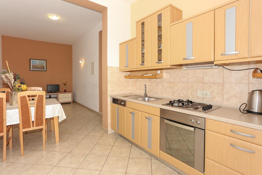 Apartments Meri Сегет-Враница Экстерьер фото
